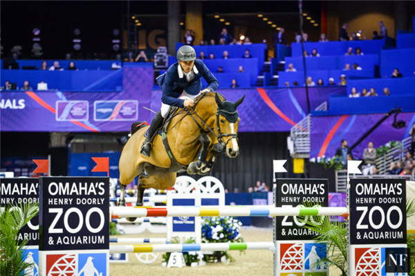 世界排名第四的美国名将麦克莱恩·沃德搭档爱驹HH Azur在总决赛首轮速度与技巧赛中以59.27秒的佳绩斩获胜利。