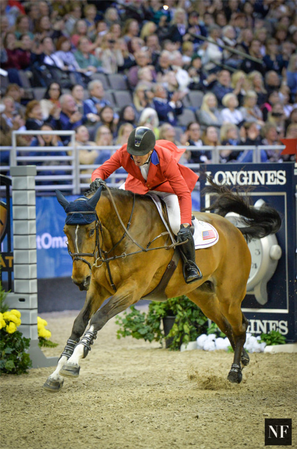 世界排名第四的美国名将麦克莱恩·沃德搭档爱驹HH Azur在总决赛首轮速度与技巧赛中以59.27秒的佳绩斩获胜利。