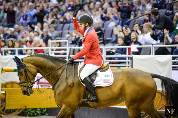 世界排名第四的美国名将麦克莱恩·沃德搭档爱驹HH Azur在总决赛首轮速度与技巧赛中以59.27秒的佳绩斩获胜利。