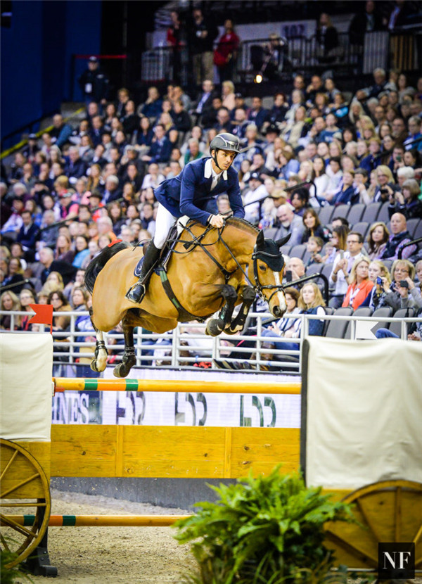 世界排名第四的美国名将麦克莱恩·沃德搭档爱驹HH Azur在总决赛首轮速度与技巧赛中以59.27秒的佳绩斩获胜利。