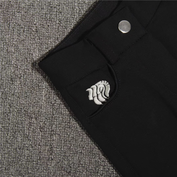 儿童针织马裤，硅胶防滑，针织面料比较柔软，小朋友皮肤比较嫩，保护性会更好，尺寸是100-170，尺码齐全。    图片来源：玛尚马具