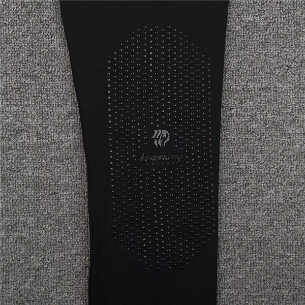 儿童针织马裤，硅胶防滑，针织面料比较柔软，小朋友皮肤比较嫩，保护性会更好，尺寸是100-170，尺码齐全。    图片来源：玛尚马具