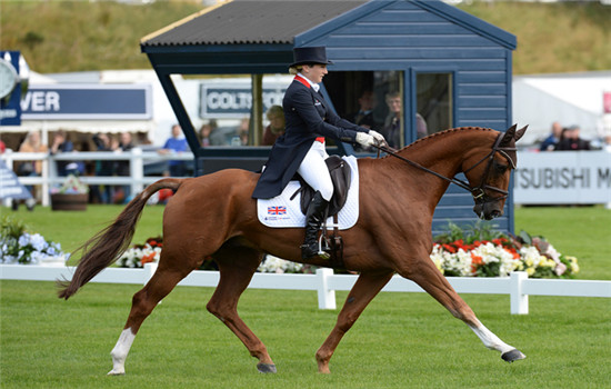 图 4 Laura Collett riding Grand Manoeuvre 第六).jpg