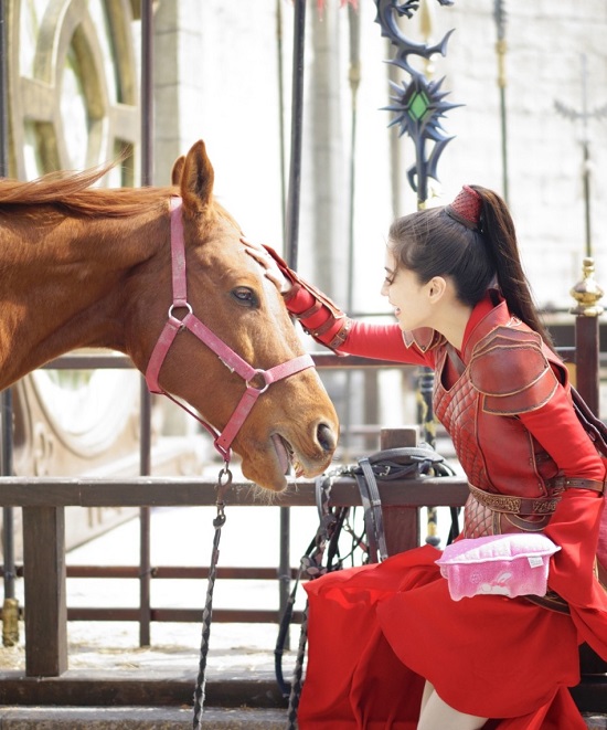 正文  标签:angelababy杨颖微微一笑很倾城骑马 免责声明