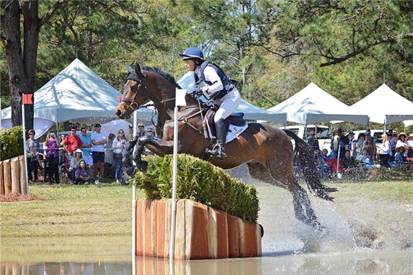 Hannah-Sue-Burnett-and-Harbour-Pilot-copyright-Jenny-Autri-by-Eventing-Nation_副本.jpg